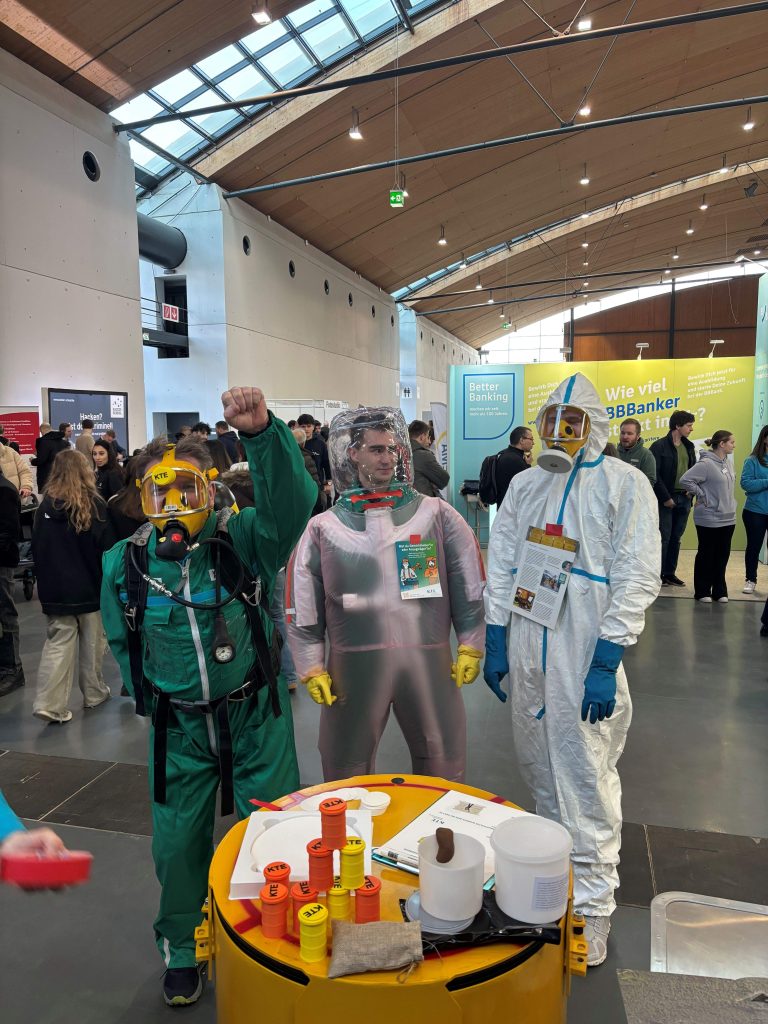 Einstieg Beruf 2026; Kolleg*innen der KTE in Anzug